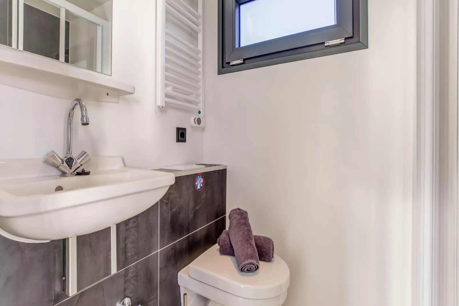 Bermuda-Bathroom
