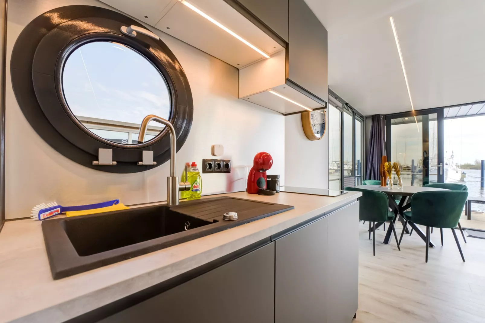 La Belle Vie-Kitchen
