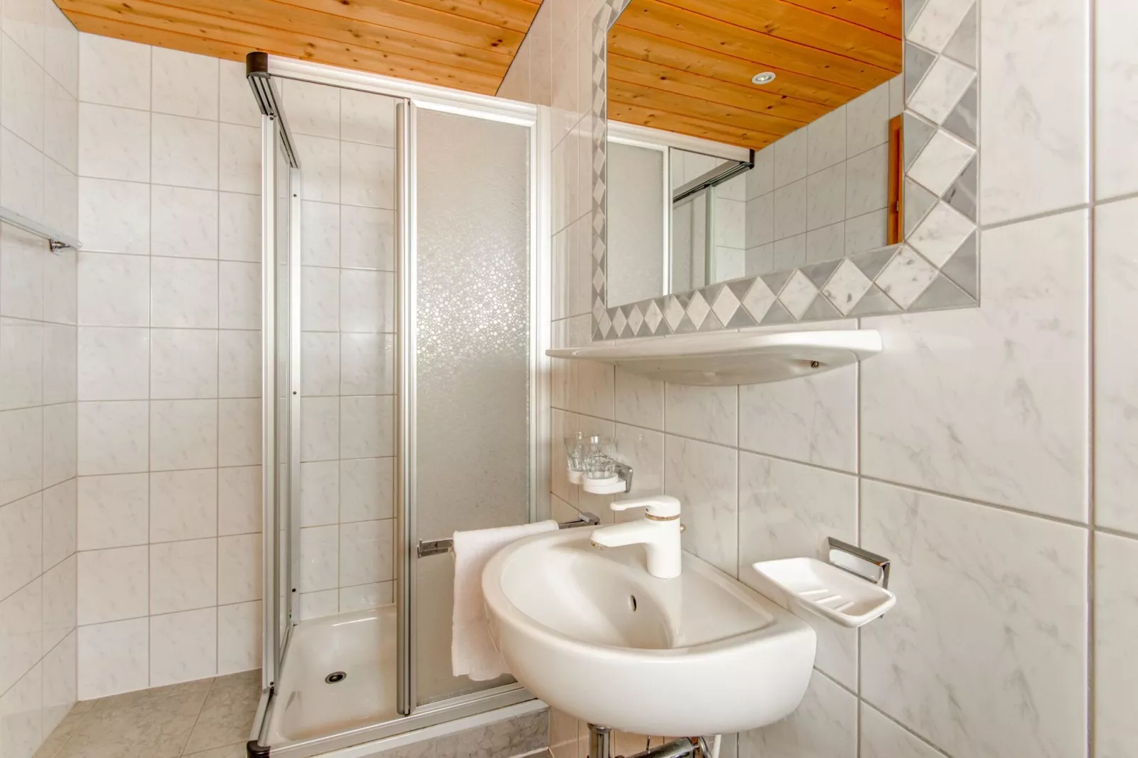 Haus Peppas-Bathroom