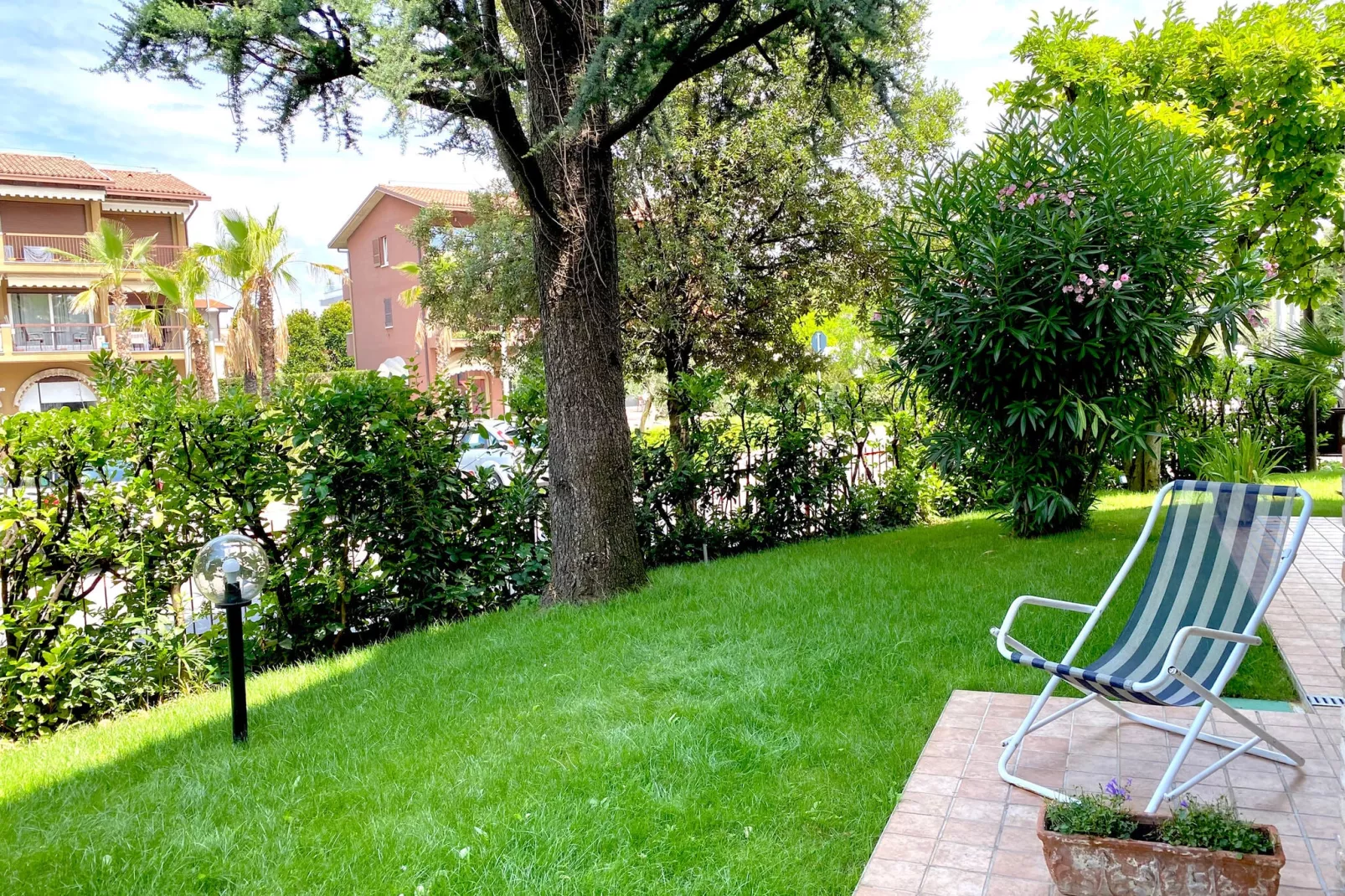 Jolly Trilo Inferiore-Gardens summer