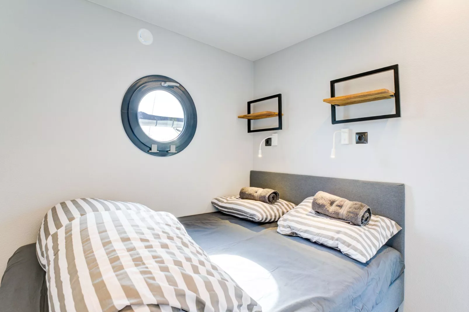 La Belle Vie-Bedroom