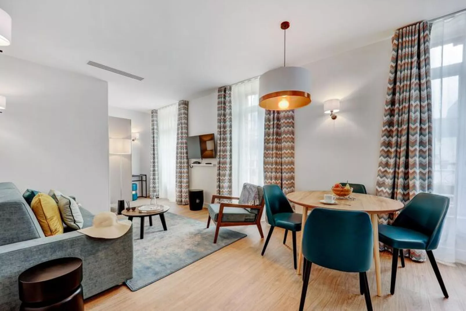 Residence Presqu'Ile de la Touques Deauville - 36 Standard Apt 6 p - 2 bedrooms - terrace or balcony-Living room