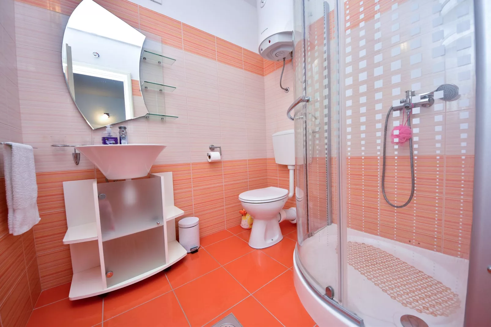 Antonio-Bathroom