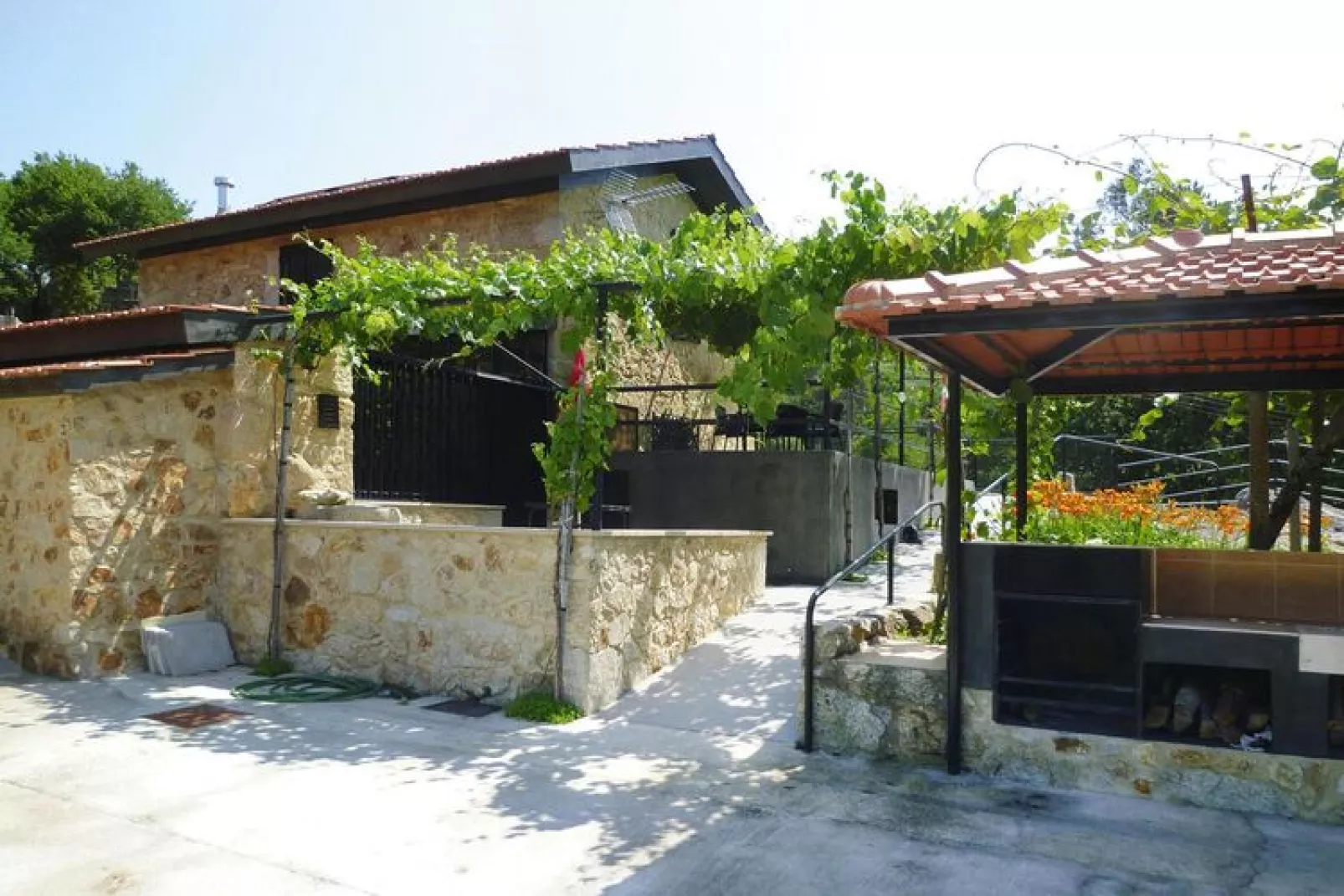 Holiday home Vale de Cambra-Gardens summer