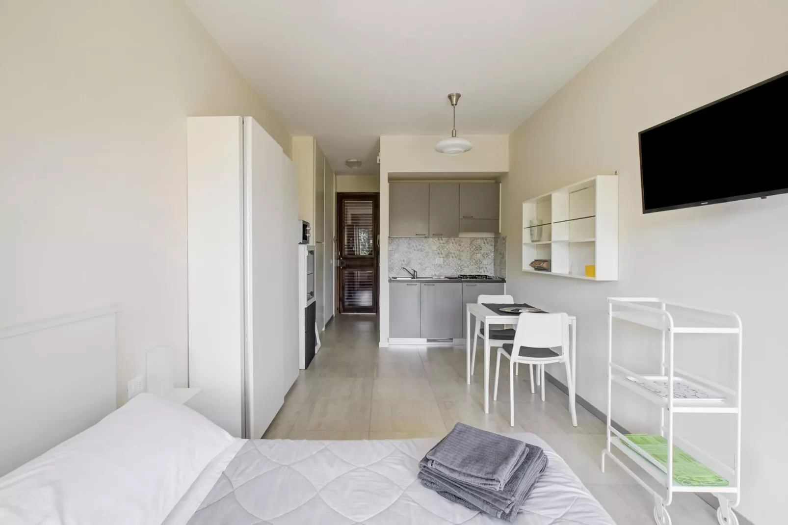 Jolly Mono-Living room