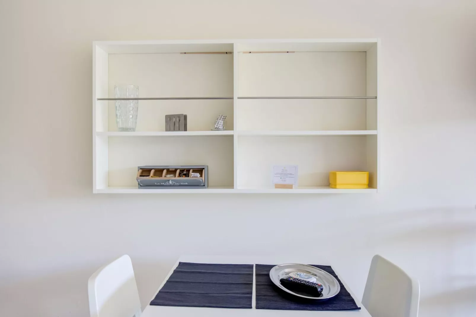 Jolly Mono-Dining room