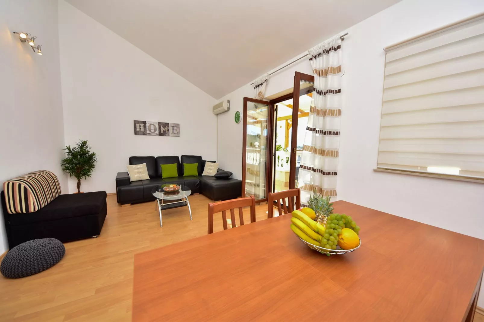 Luka-Dining room