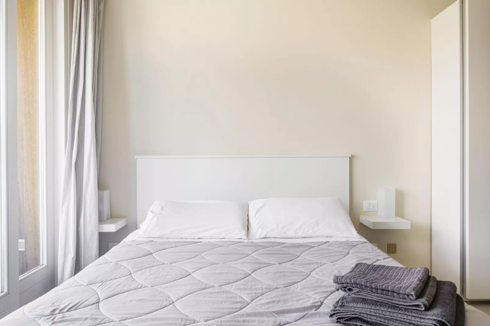 Jolly Mono-Bedroom