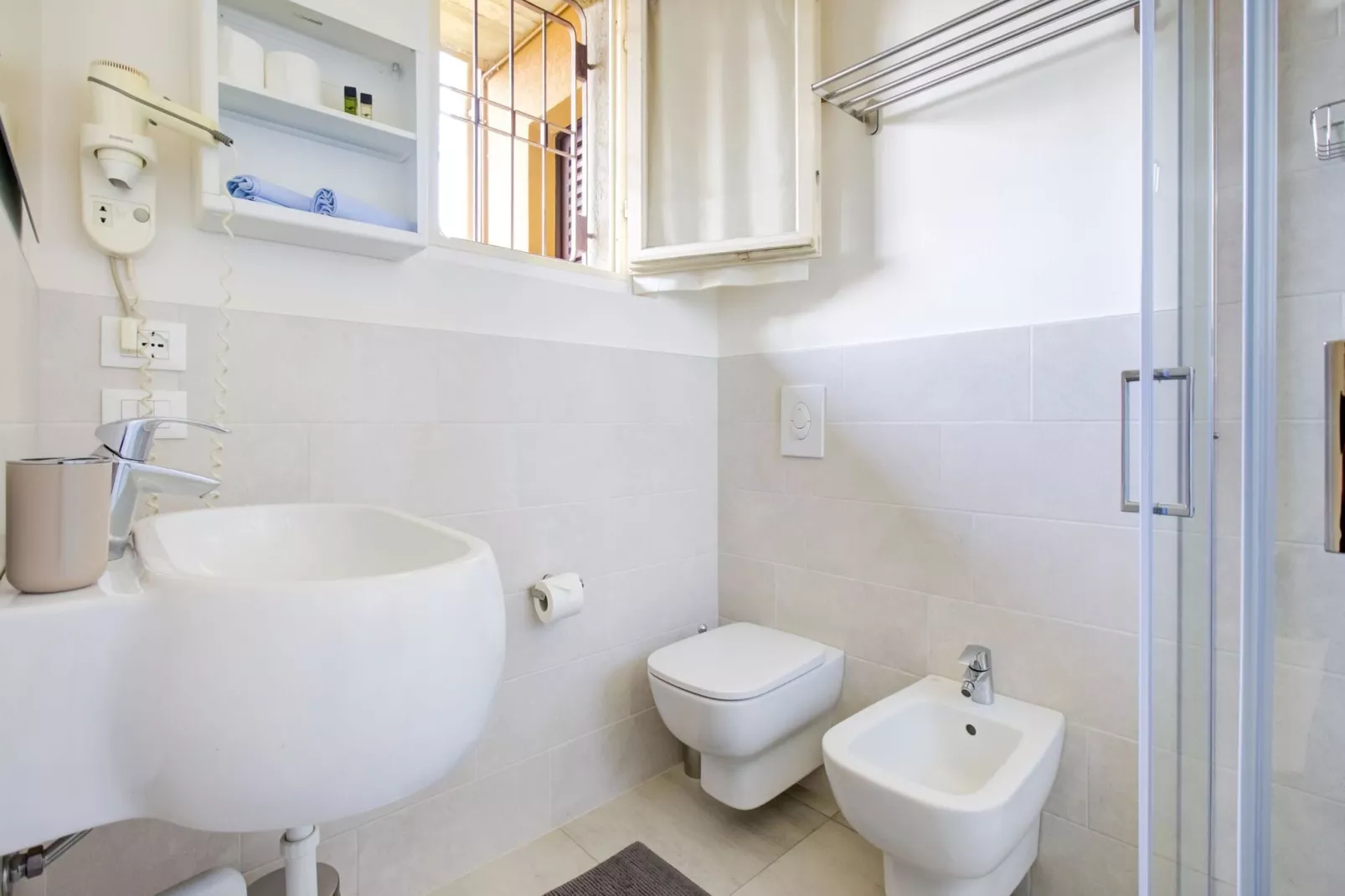 Jolly Mono-Bathroom