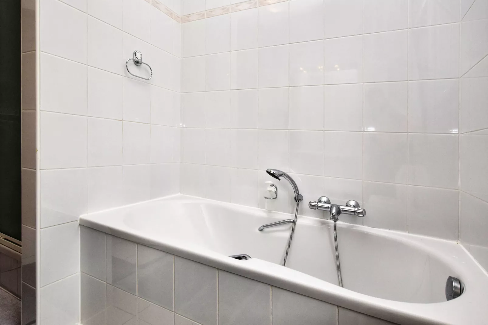 Petite Somme-Bathroom