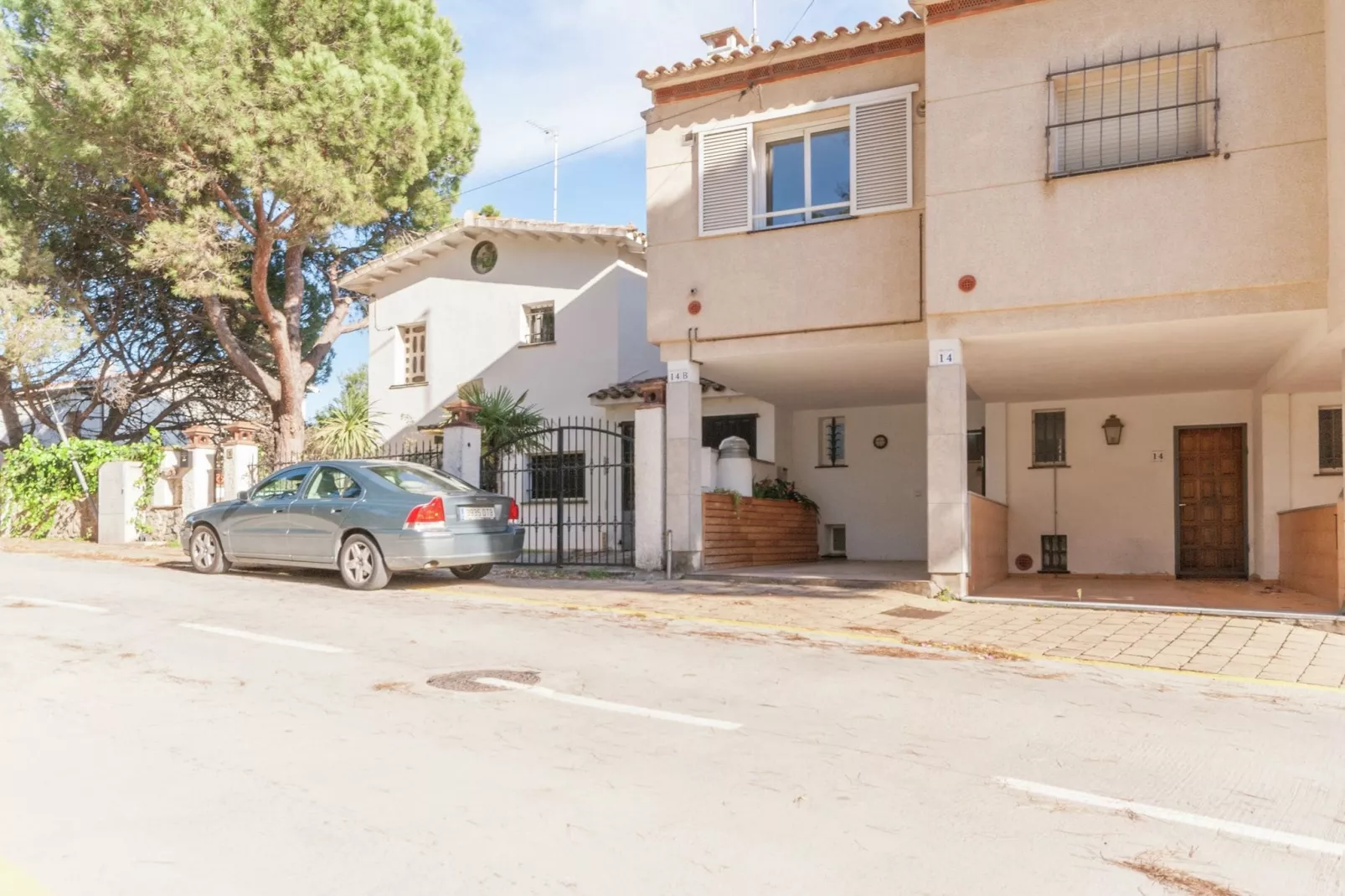 Sant Marti-Exterior summer