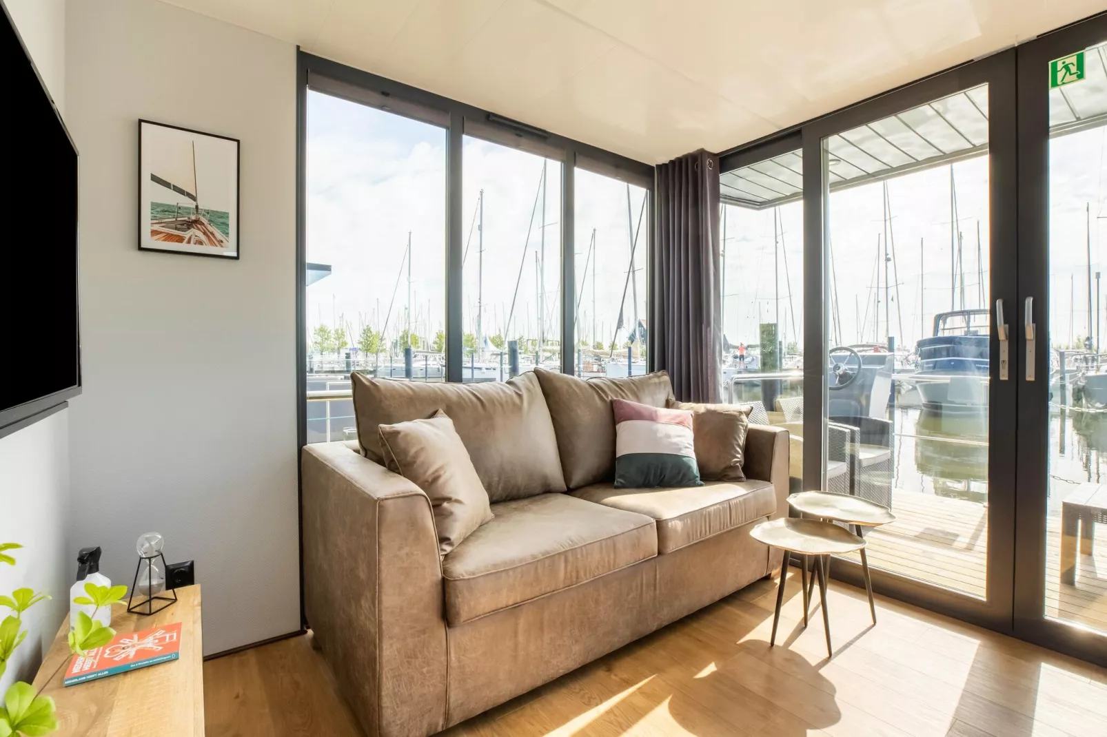 Wave-Living room