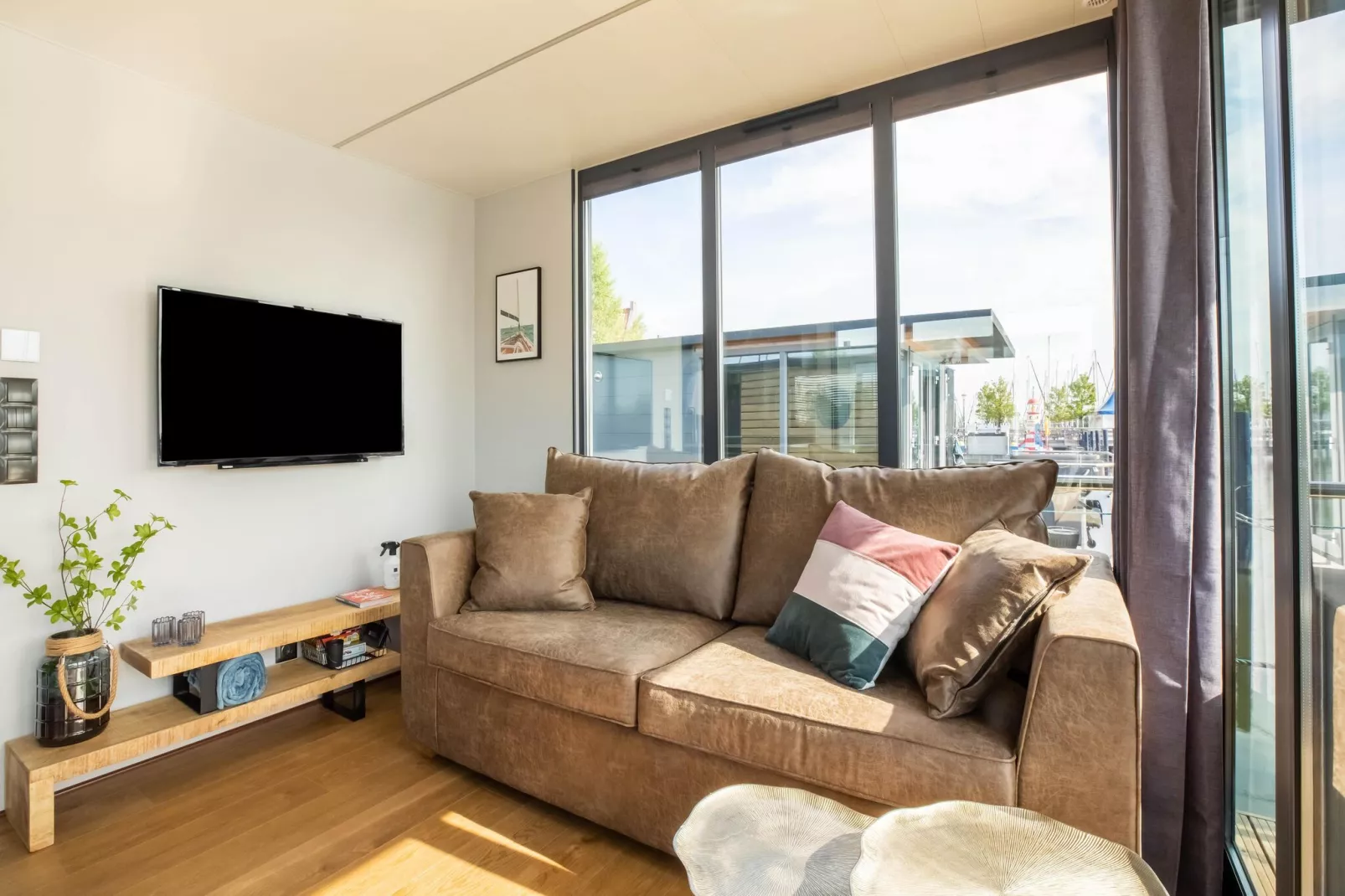 Wave-Living room