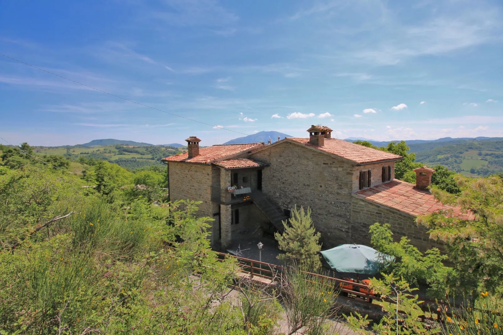 Scalocchio-Exterior summer