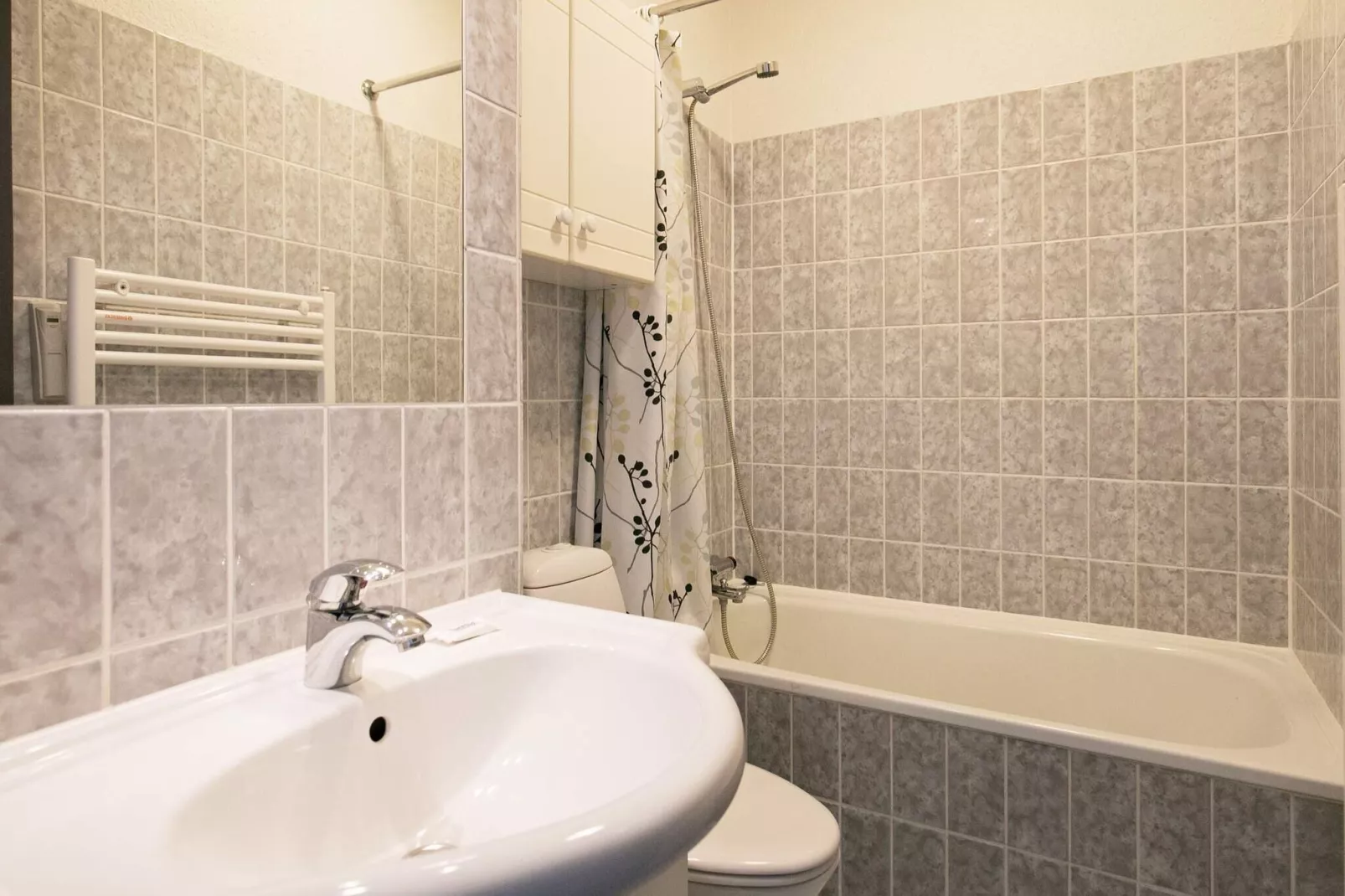2 room less good location-Indoor