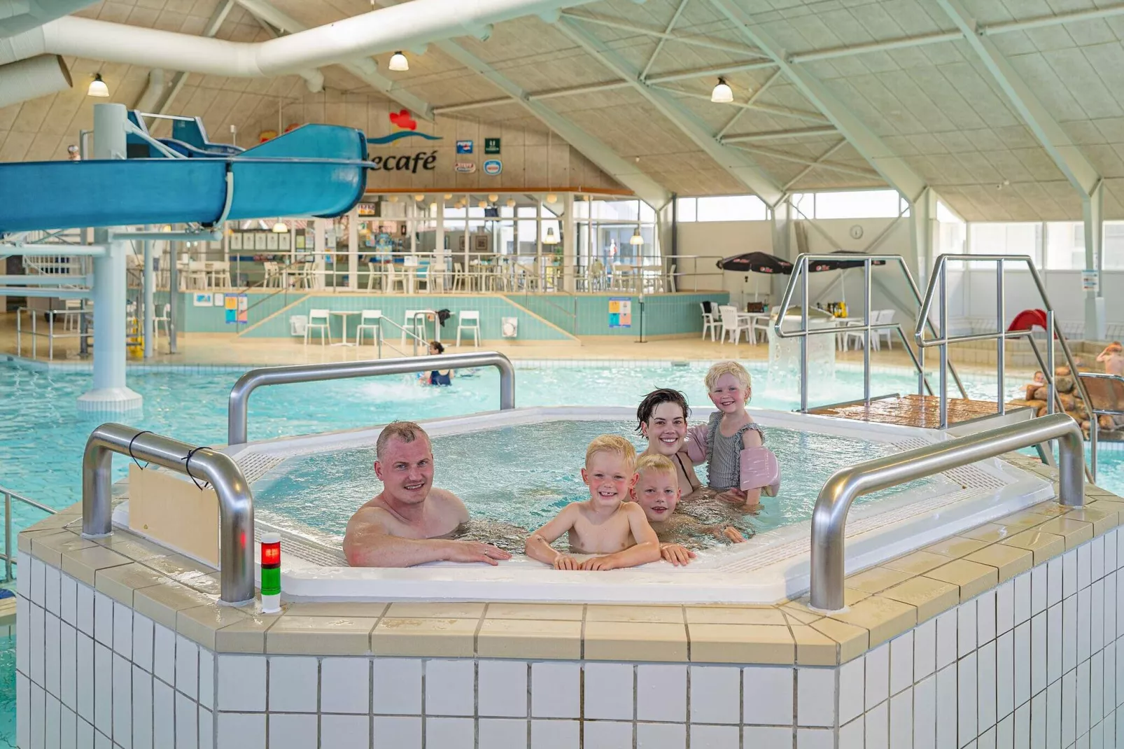 2 room less good location-Pool