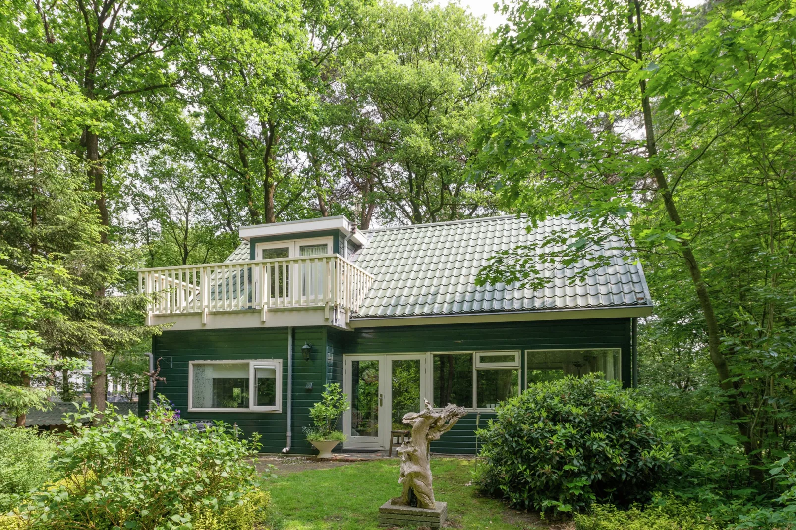 Boshuis-Exterior summer