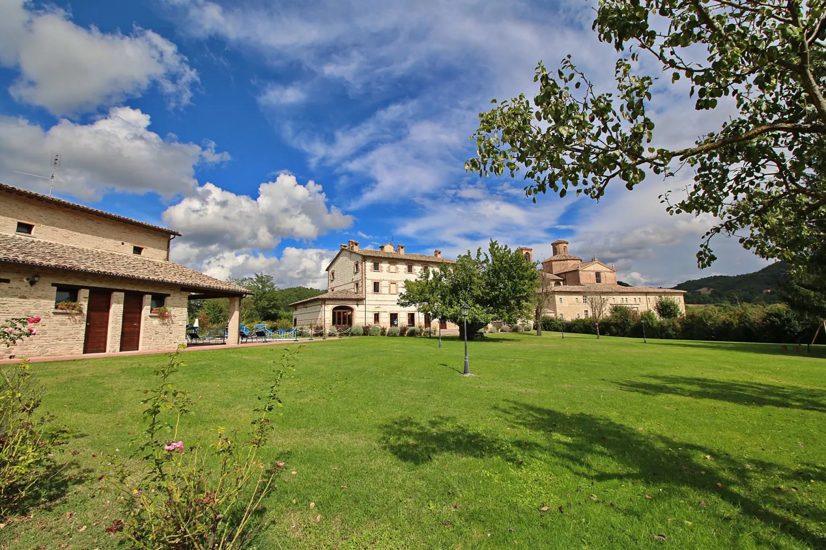 Secondo-Exterior summer