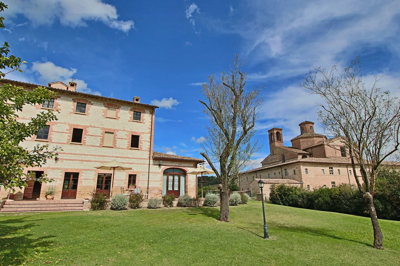 Secondo-Exterior summer