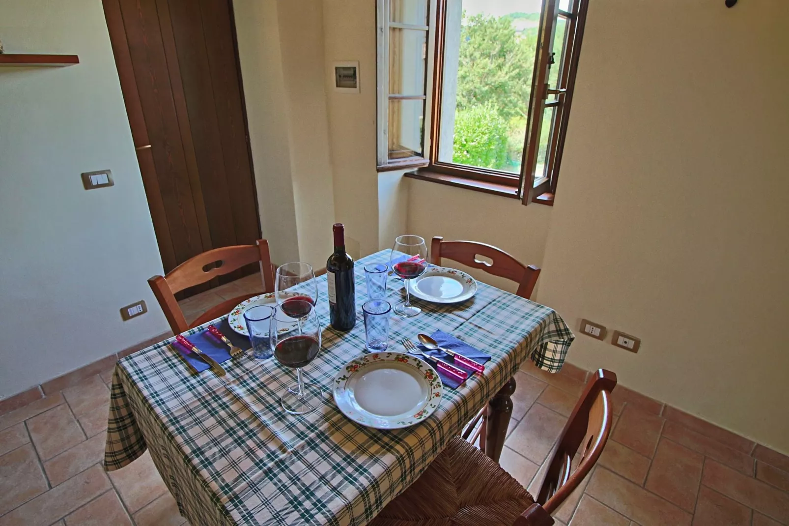 Secondo-Dining room