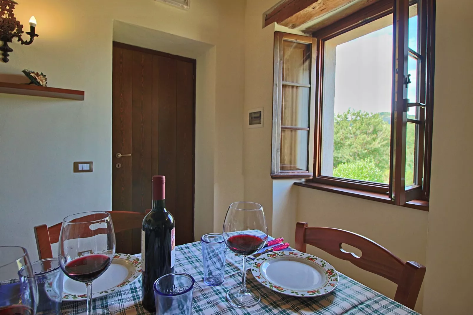 Secondo-Dining room