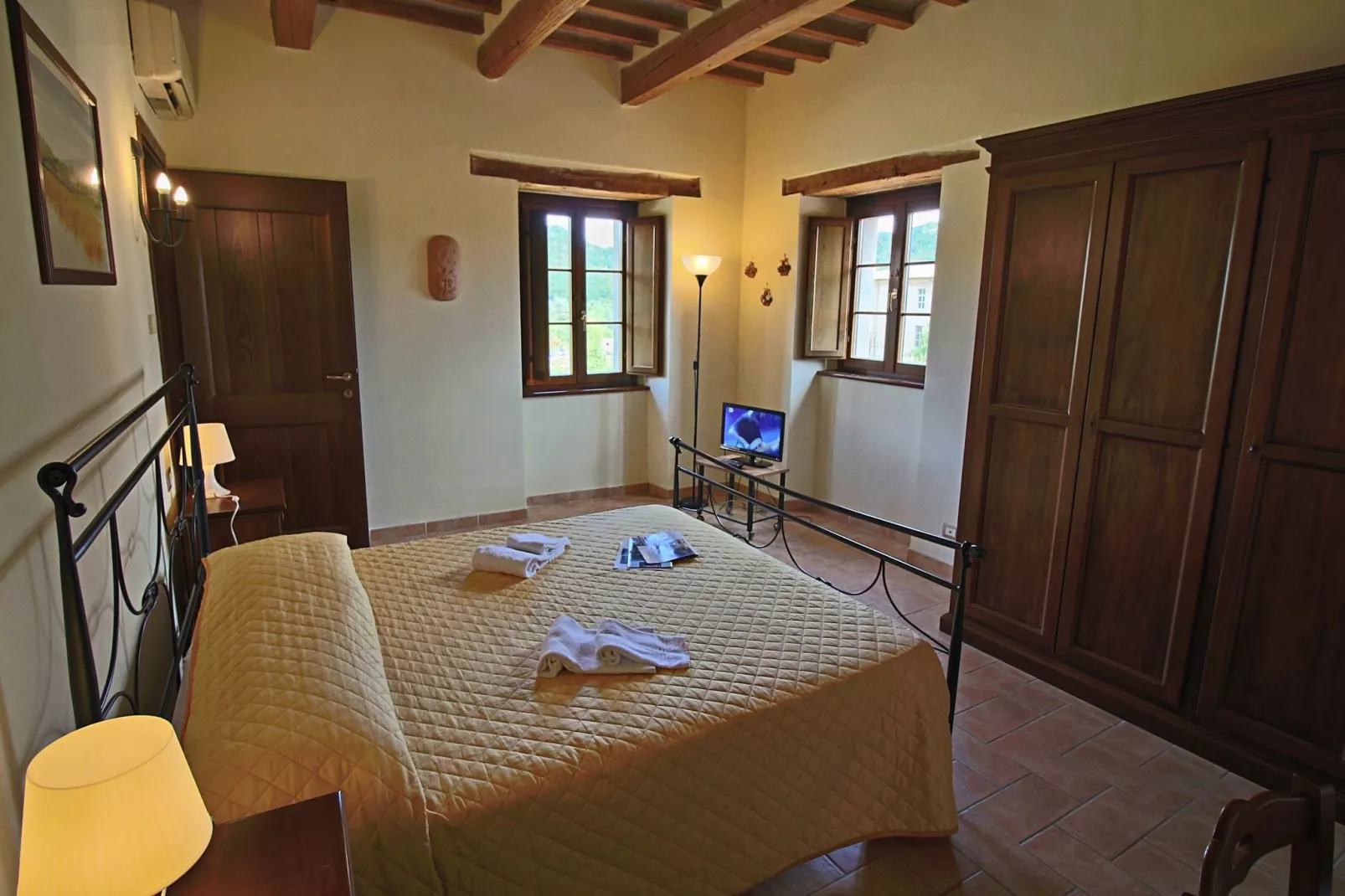Secondo-Bedroom