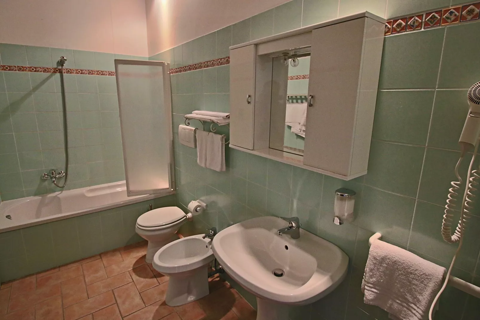 Secondo-Bathroom