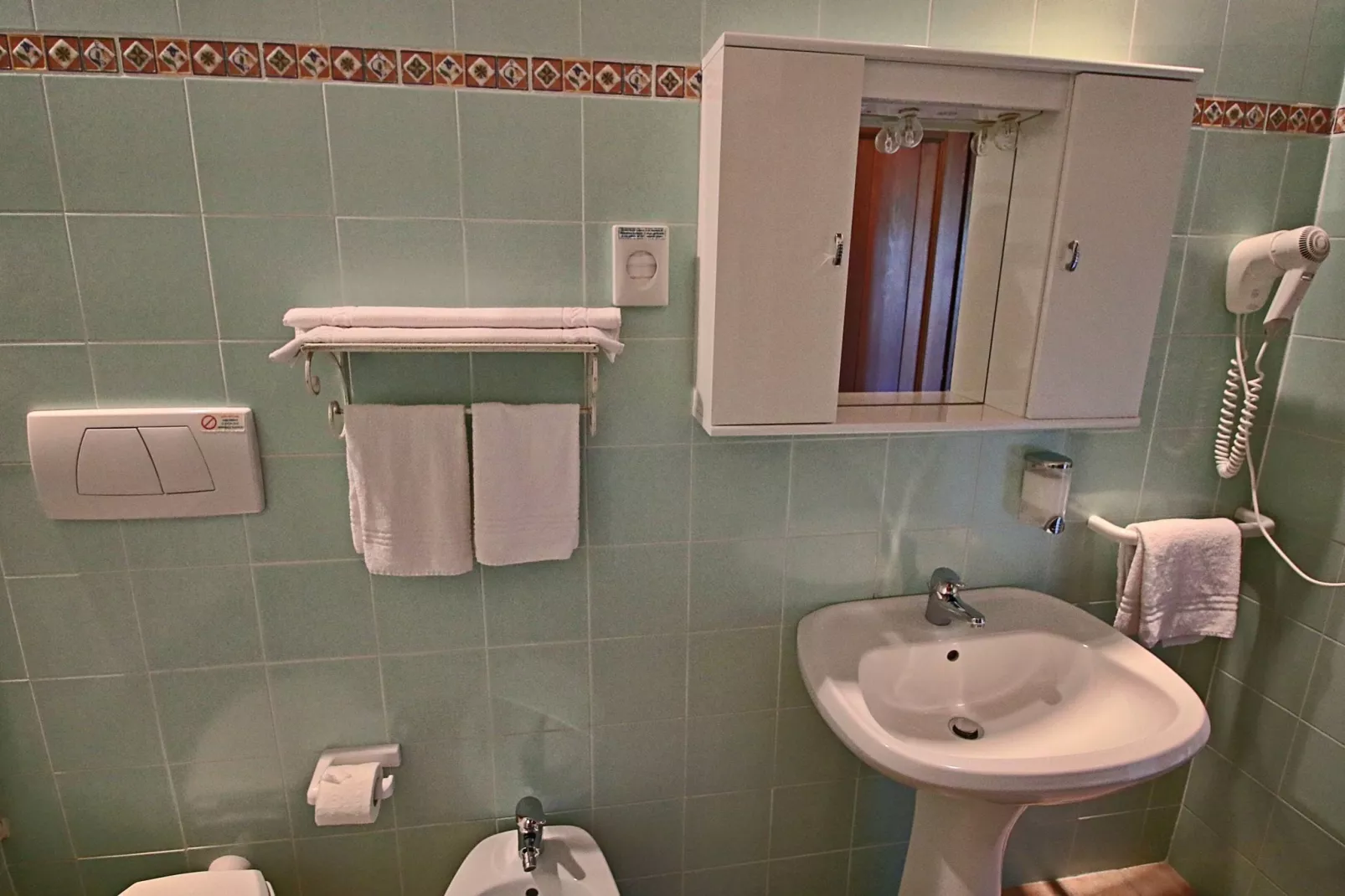 Secondo-Bathroom