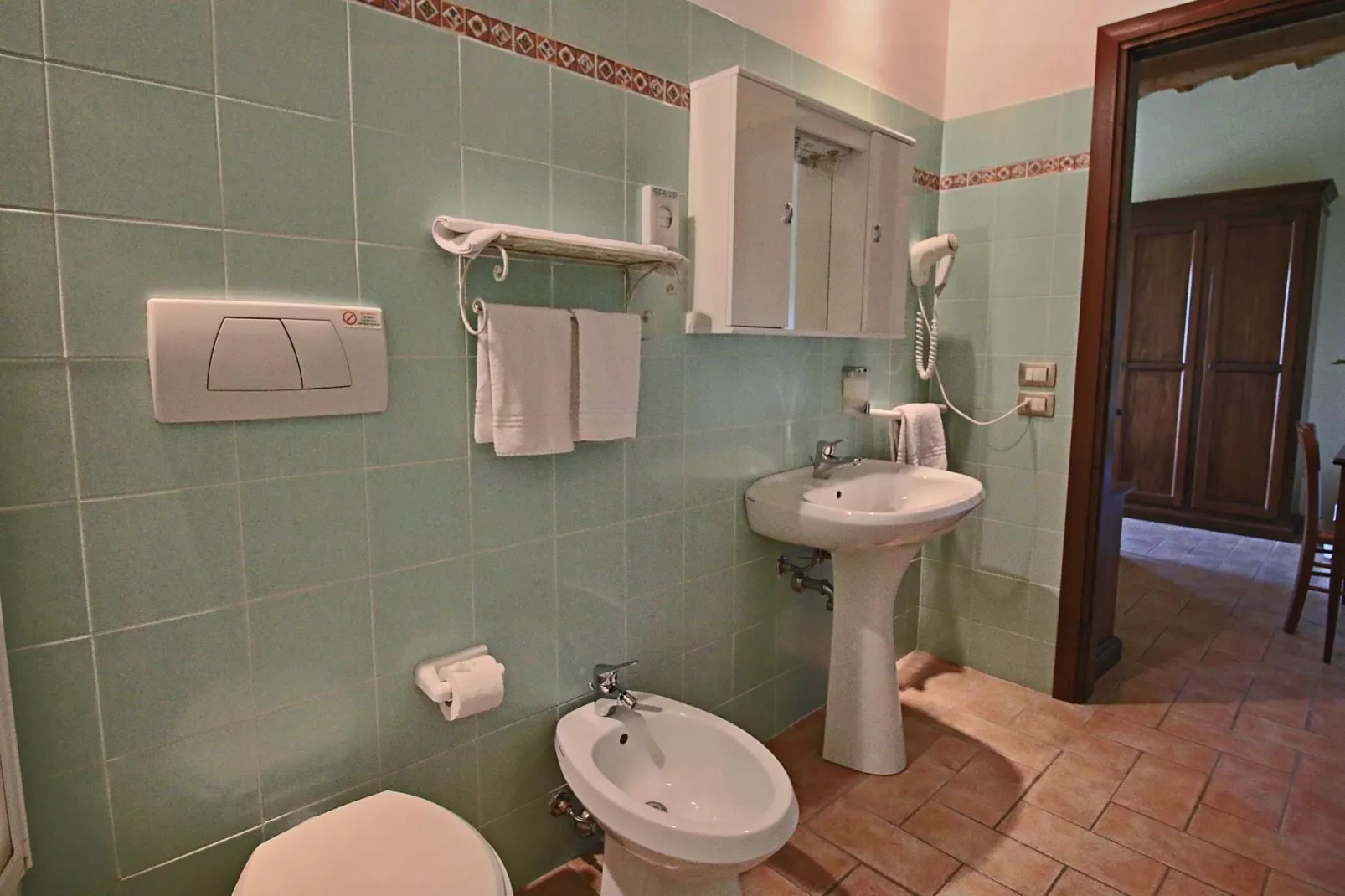 Secondo-Bathroom