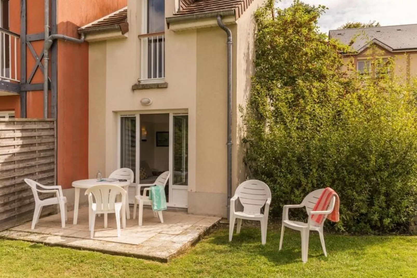Holiday village Normandy Garden Branville - M6O Standard House 6 p - 2 bedrooms - duplex-M6O Standard House 6 p. - 2 bedrooms - duplex-Terrassenbalkon