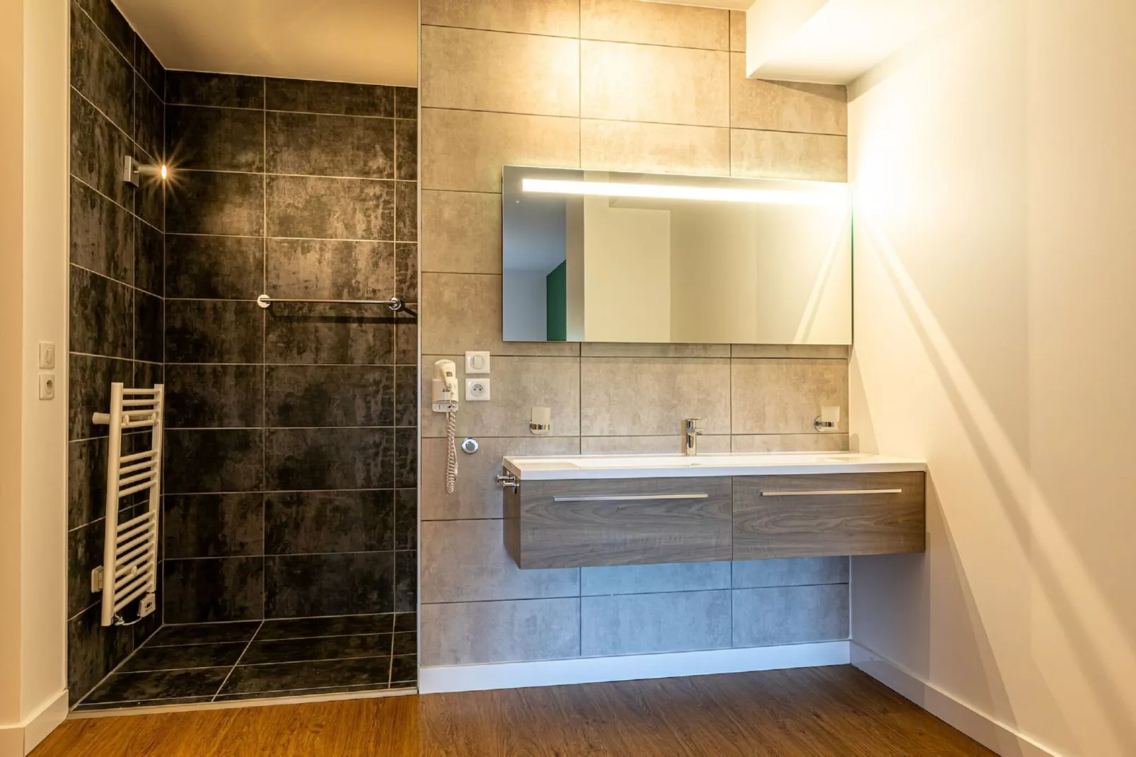 App. 8p.-Badezimmer