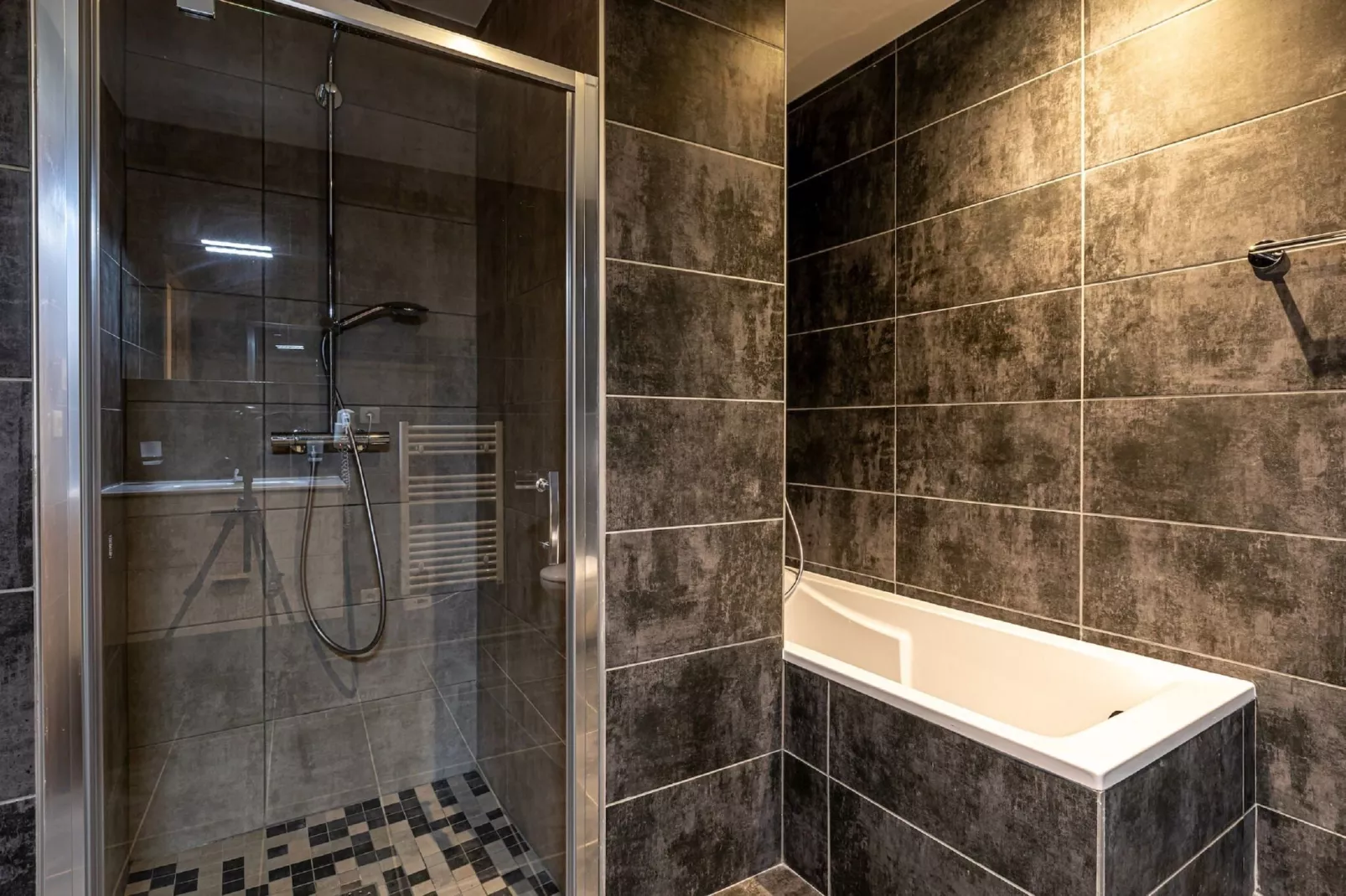 App. 8p.-Badezimmer
