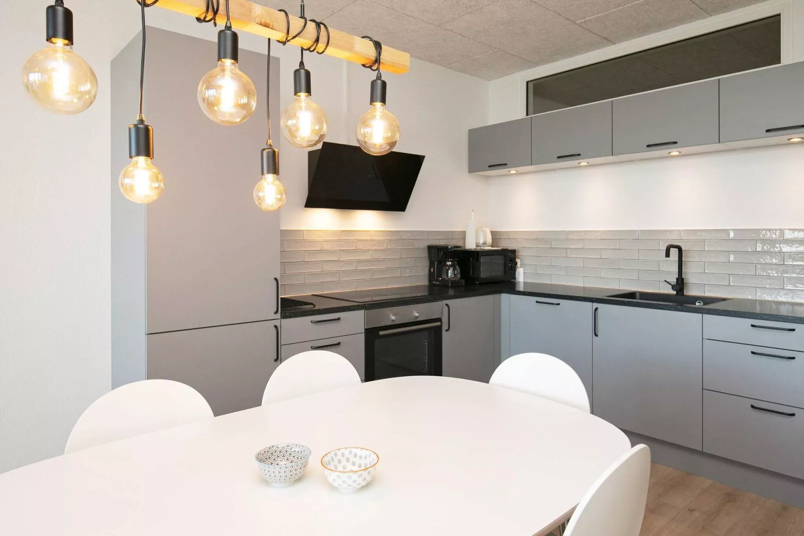 2 room,w/partially seaview,renovated-Indoor