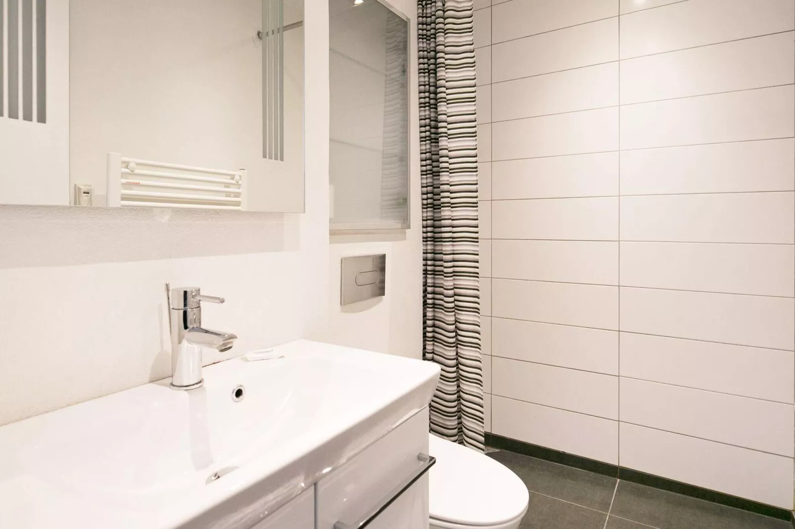 2 room,w/partially seaview,renovated-Indoor