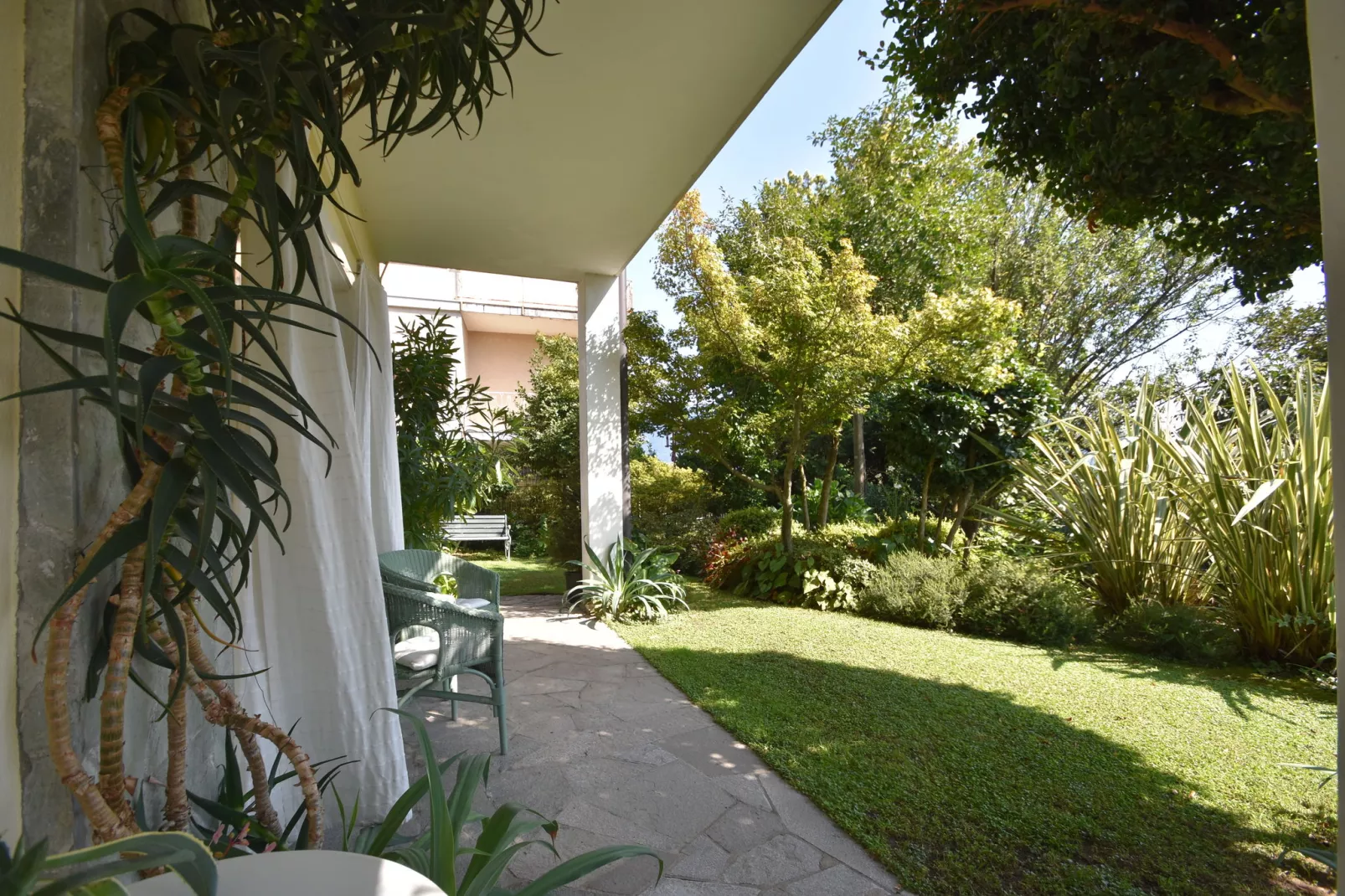 Casa Susanna-Gardens summer
