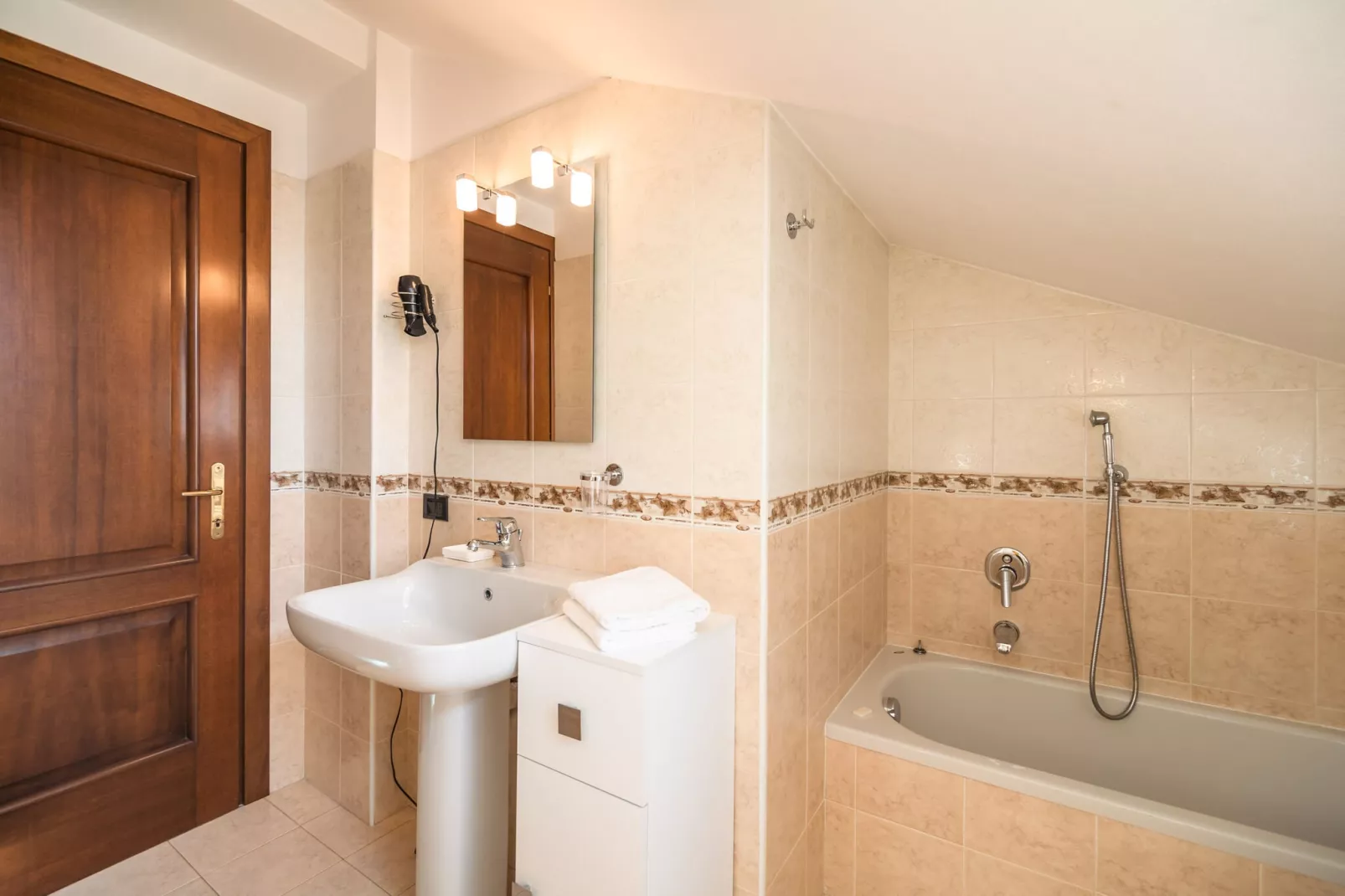 Casa Pedroni 2 Interno 5-Bathroom