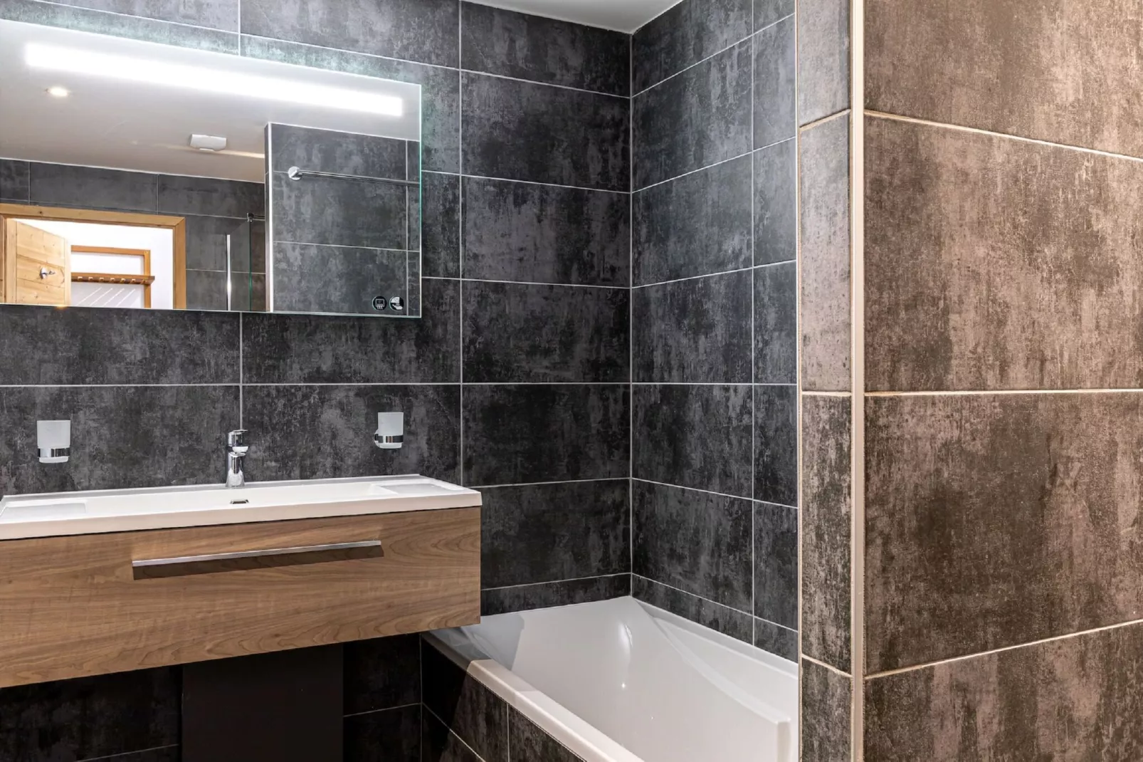 App. 8p. jacuzzi-Badezimmer