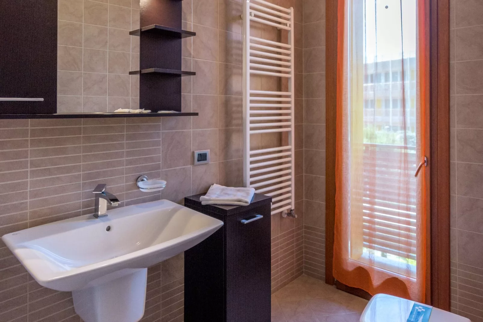 Village Albarella - Capo Nord Maisonettes Trilo S3M-Bathroom
