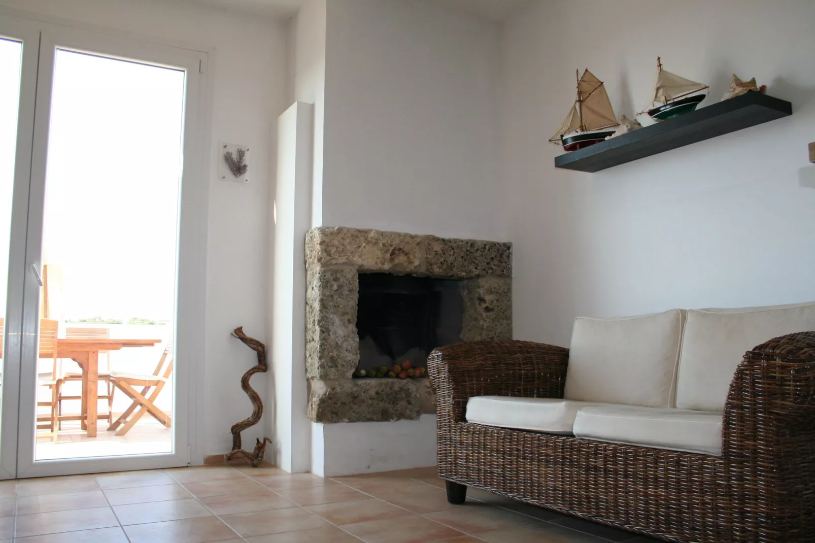 Quattro Colonne Uno con Piscina-Living room