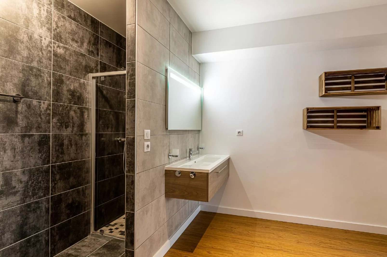 App. 8p. sauna-Salle de bain