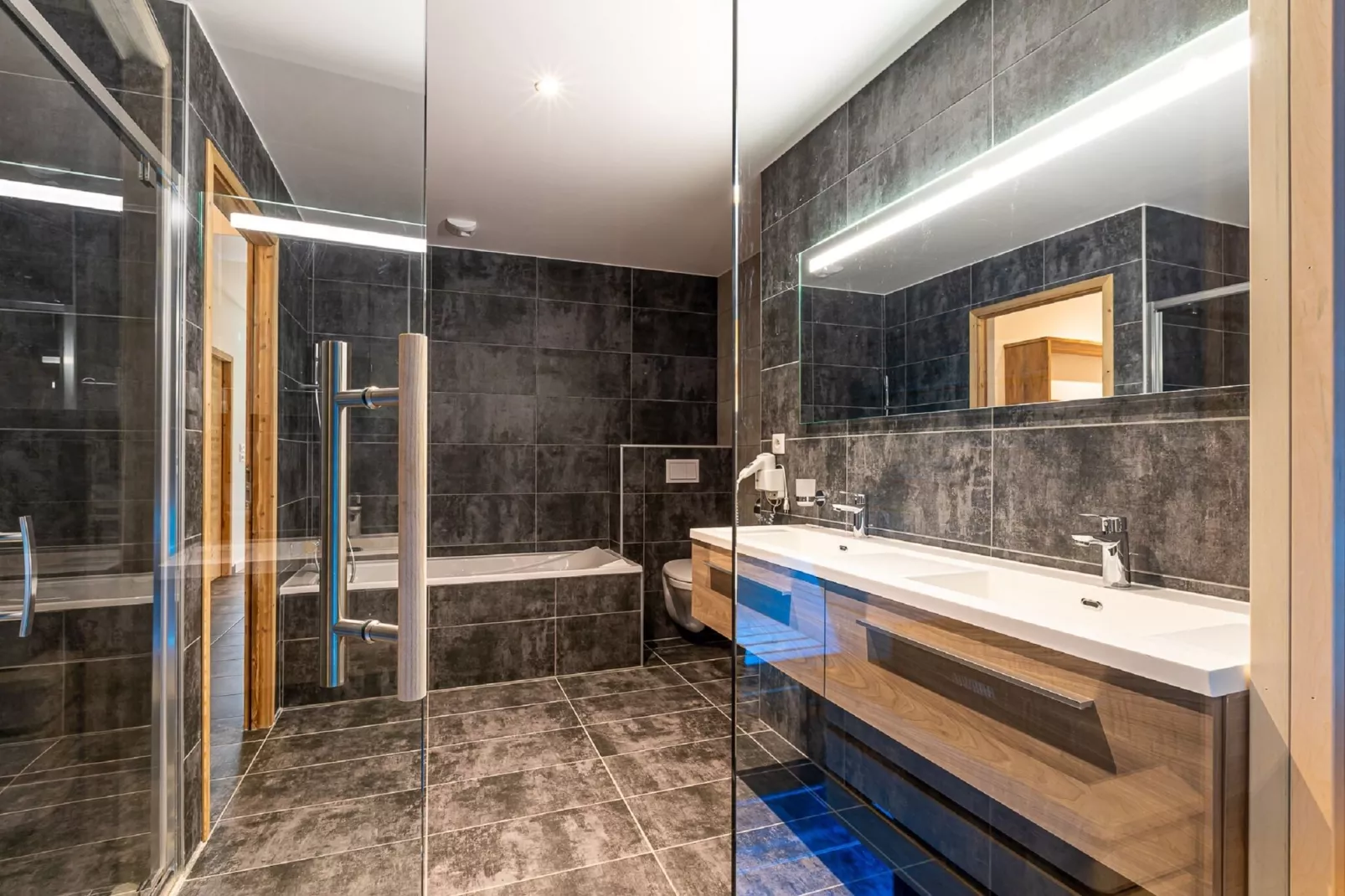 App. 8p. sauna-Salle de bain