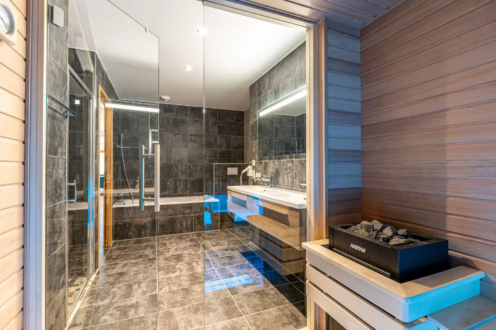 App. 8p. sauna-Salle de bain