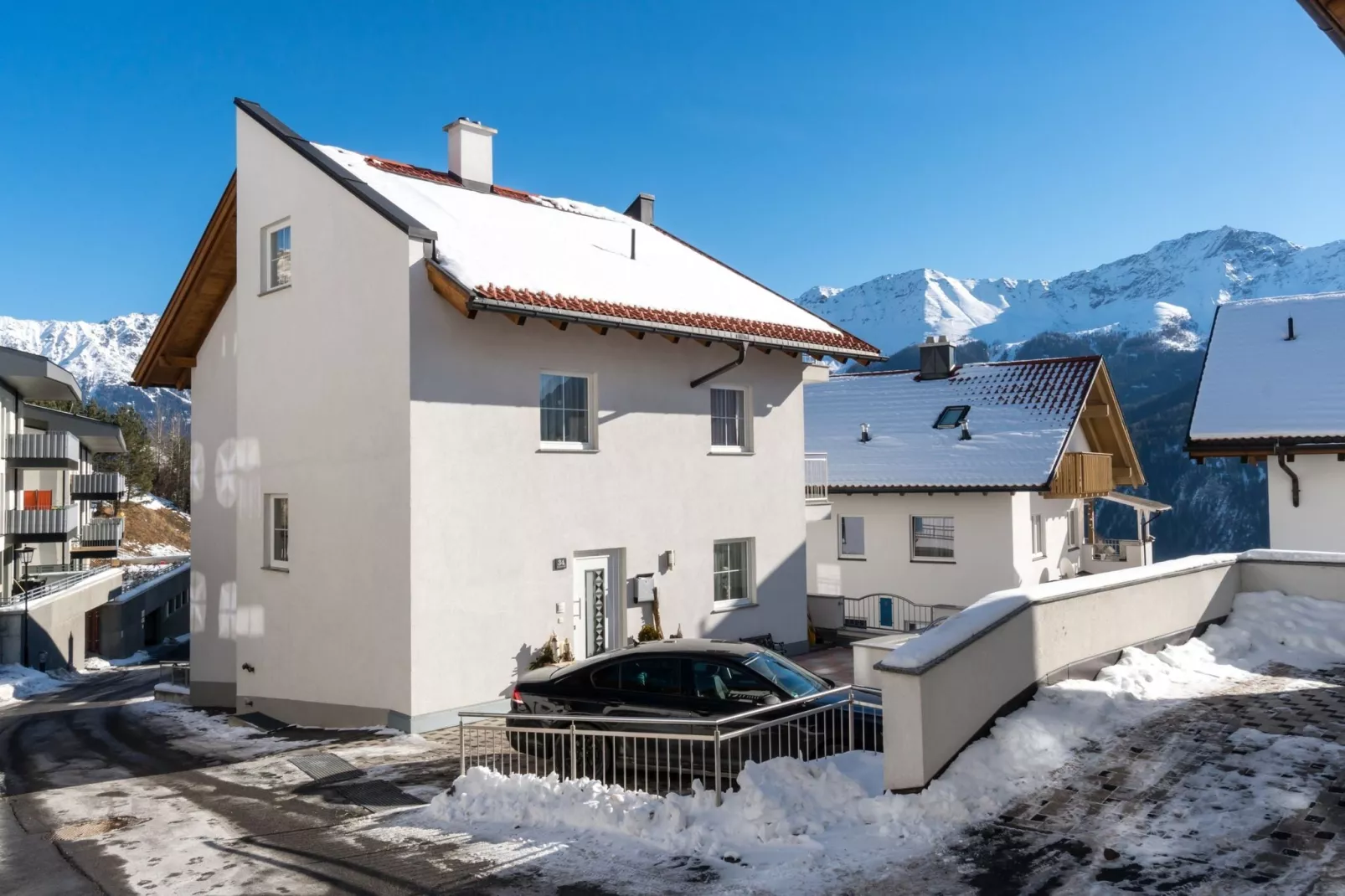 Sandra-Exterior in winter