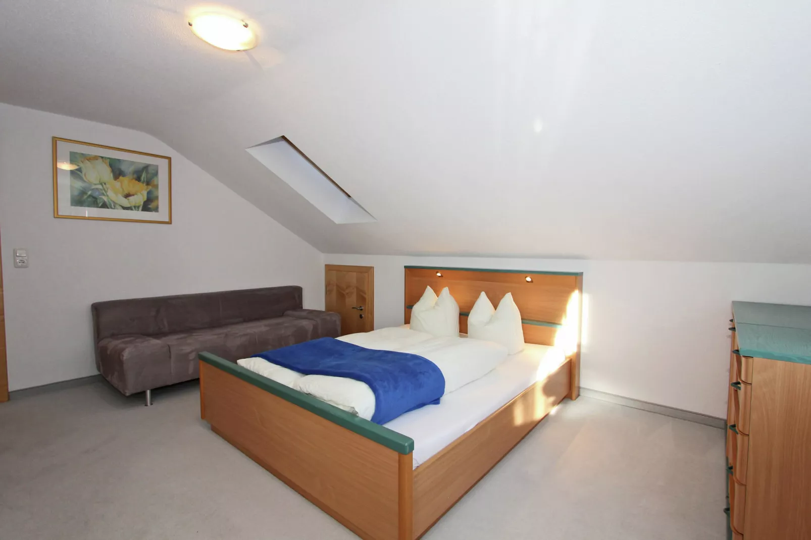Sandra-Bedroom