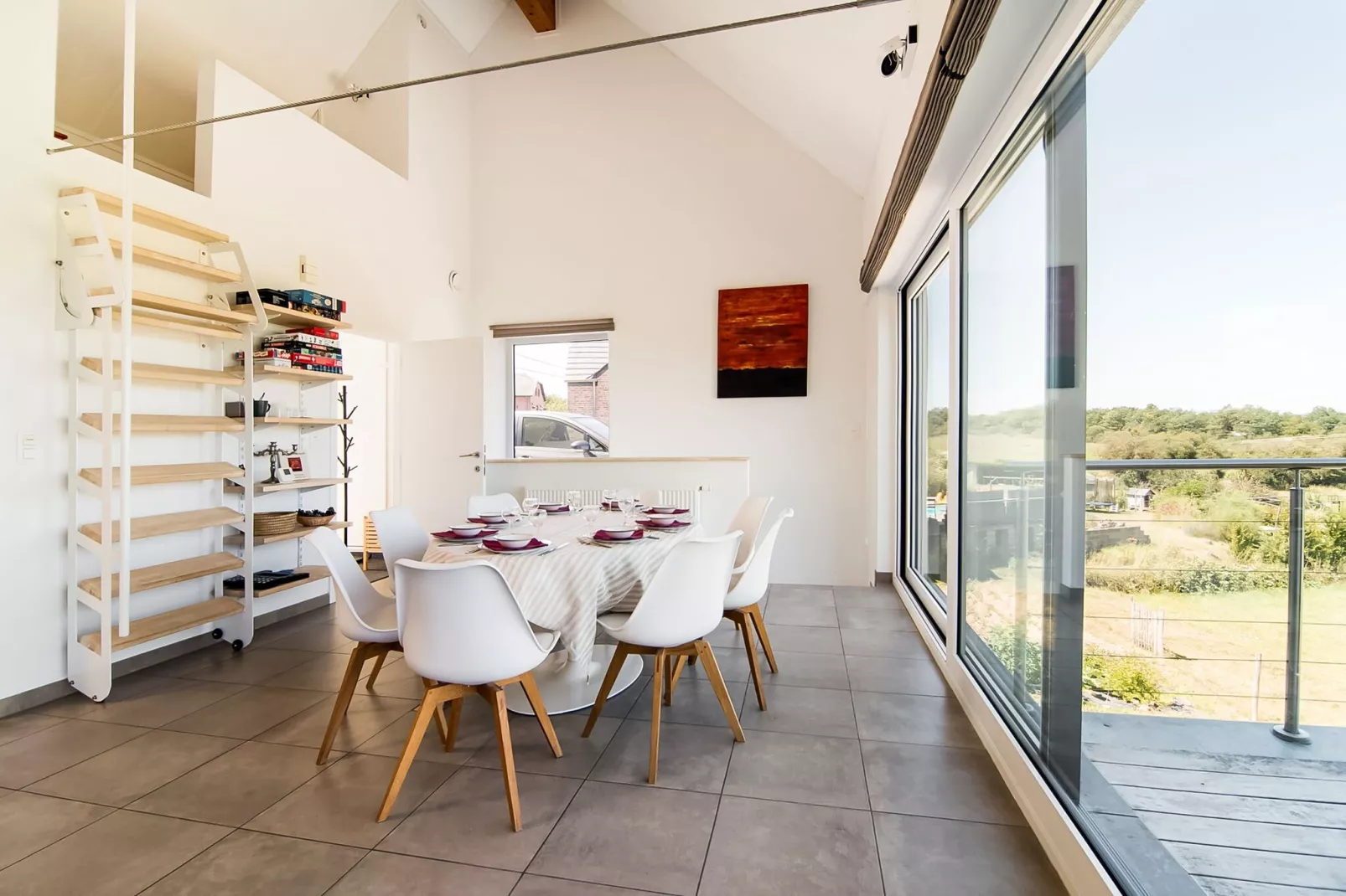 Alatienne-Dining room