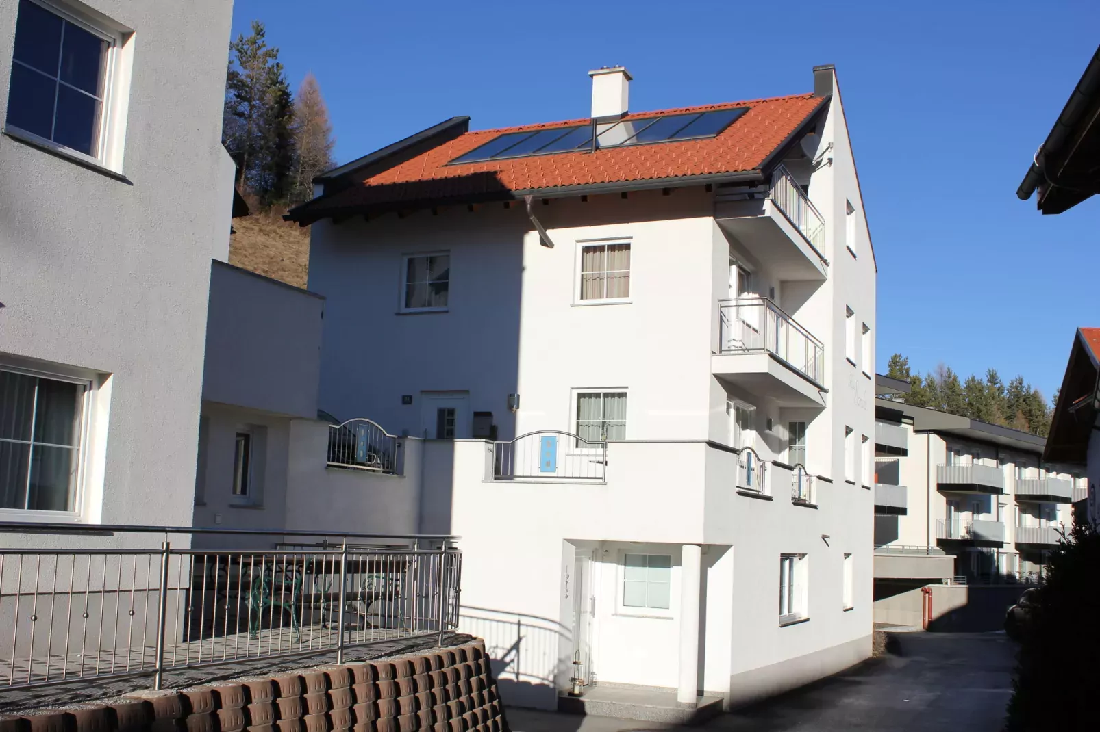 Sandra-Exterior in summer