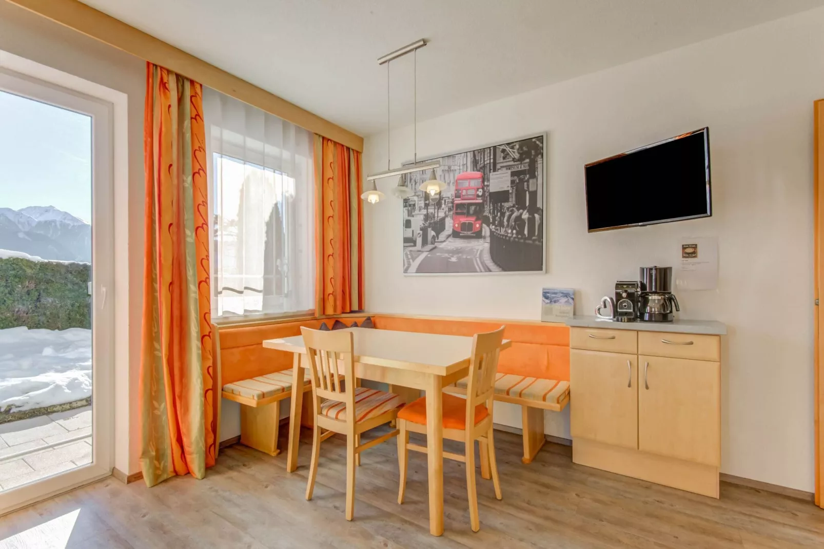 Appartment groß-Dining room