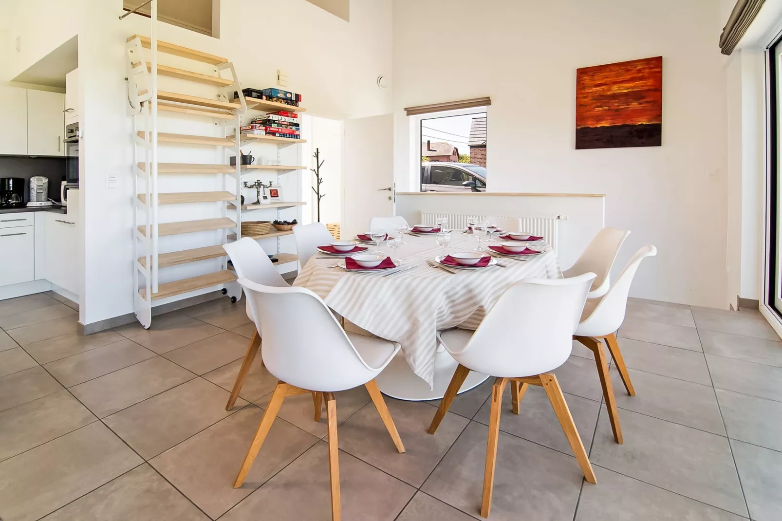 Alatienne-Dining room
