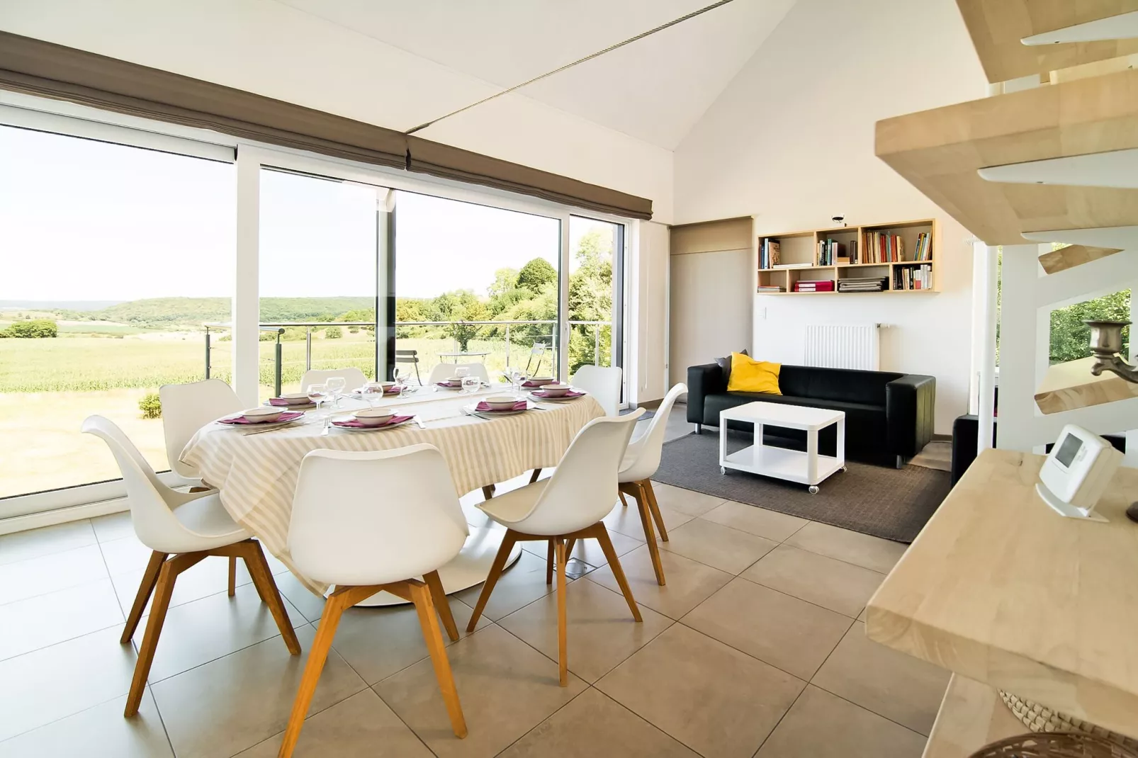 Alatienne-Dining room