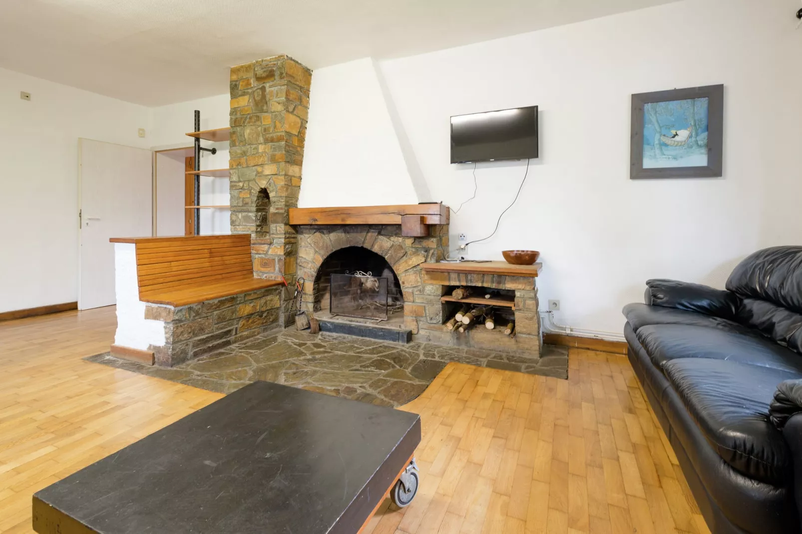Ecole-Living room